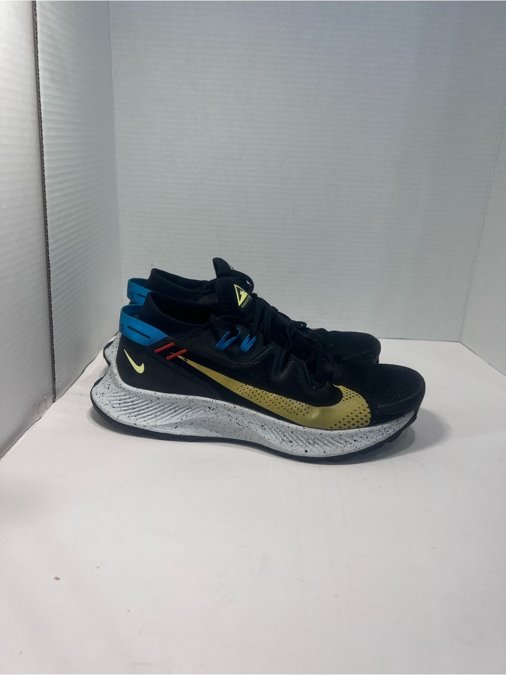 Nike Men's Black and Gold Athletic Running Shoes with Blue Heel Detail